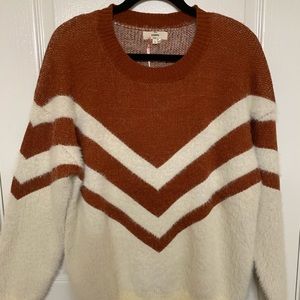 WOMENS SWEATER WITH CHEVRON DESIGN